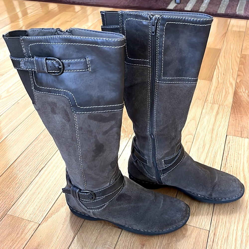 Clark’s Women’s boots, olive green, sz 7